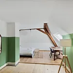 Centrally Located House With Garden *