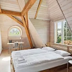 Centrally Located House With Garden *