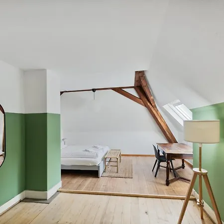 Centrally Located House With Garden *