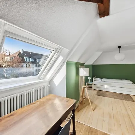 Centrally Located House With Garden * ציריך