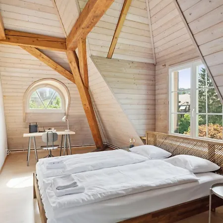 Centrally Located House With Garden *