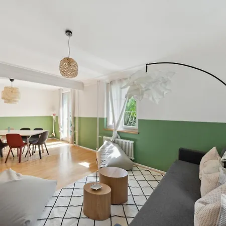 בית נופש Centrally Located House With Garden