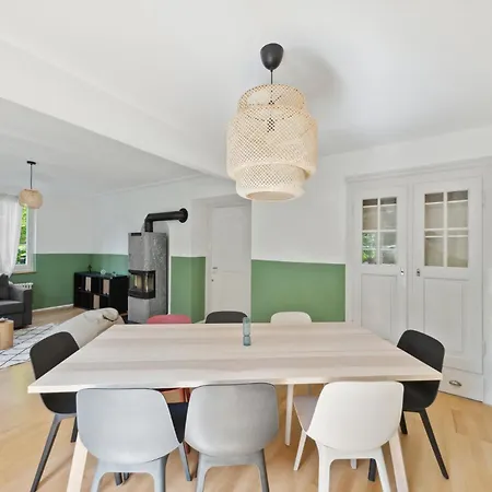 Hébergement de vacances Centrally Located House With Garden *