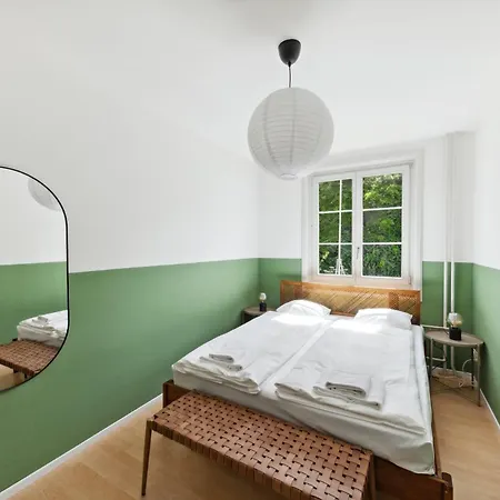 Centrally Located House With Garden *