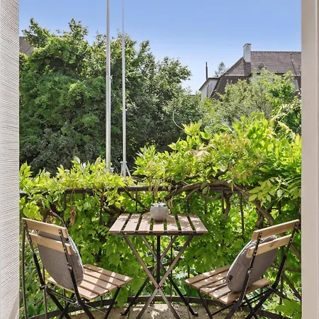 Centrally Located House With Garden *