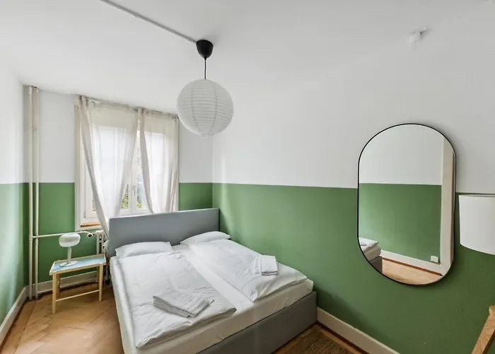 펜션 Centrally Located House With Garden