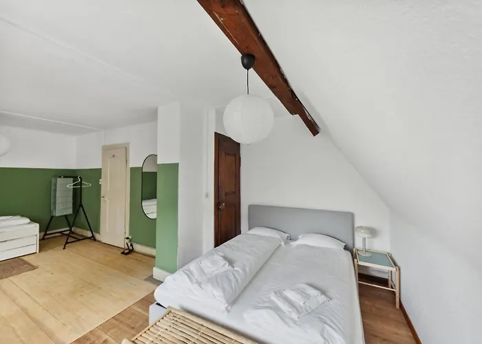 Centrally Located House With Garden 펜션 취리히