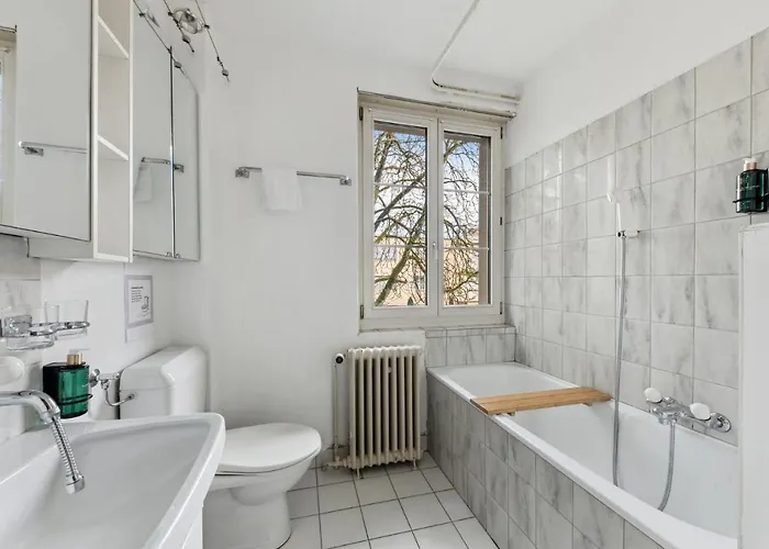 Centrally Located House With Garden *