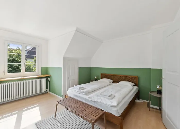 펜션 Centrally Located House With Garden