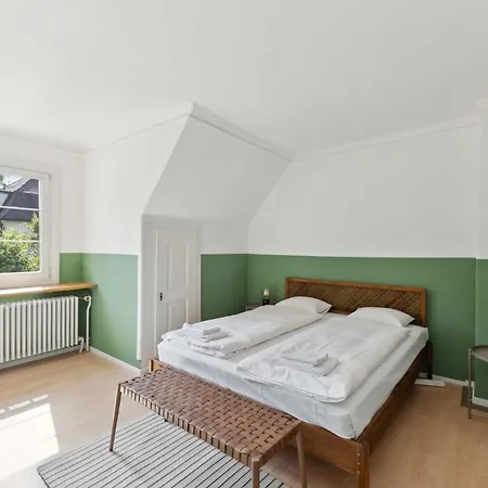 Dom wakacyjny Centrally Located House With Garden