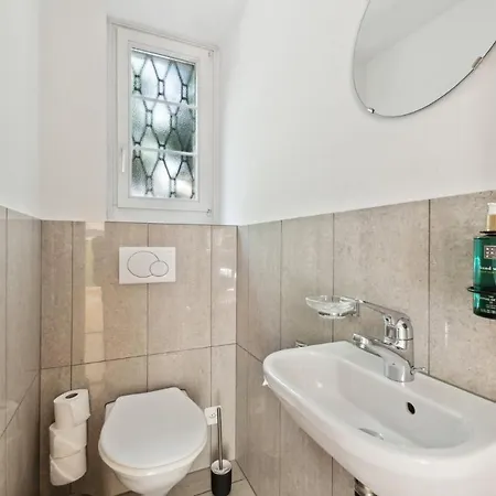 Dom wakacyjny Centrally Located House With Garden