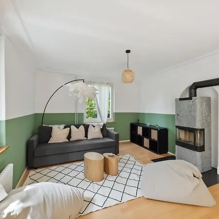 Centrally Located House With Garden Dom wakacyjny Zurych