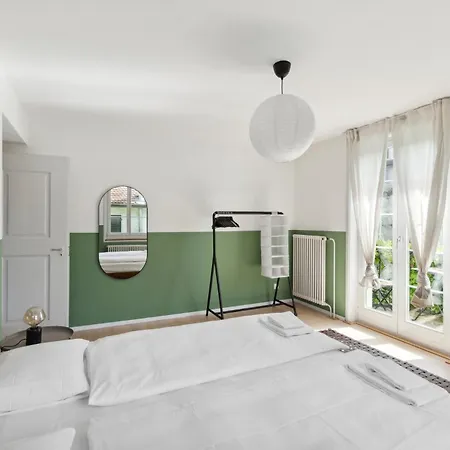 Centrally Located House With Garden Ferienhaus