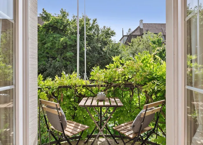 Centrally Located House With Garden *