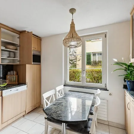 Centrally Located House With Garden Zurigo