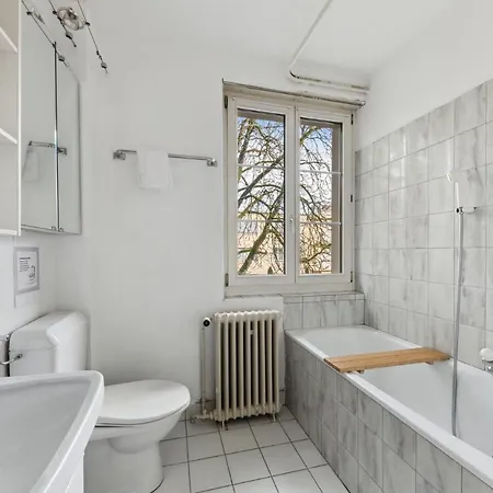Centrally Located House With Garden *