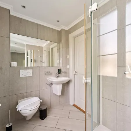 Centrally Located House With Garden Zurigo